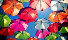 街头那把美丽的伞