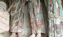 麦积山里的小木屋