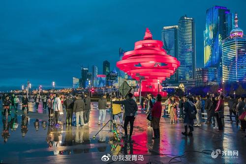 描述青岛五四广场的组成