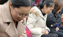 妇女节给妈妈洗脚