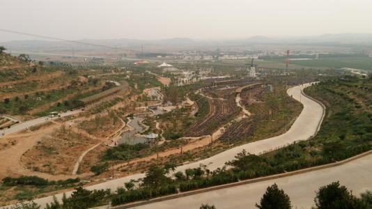参观竹山文化石刻公园