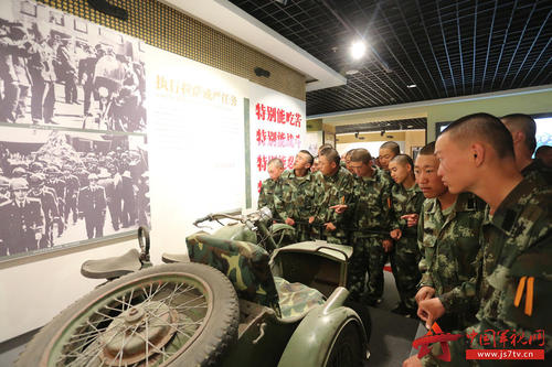 参观武警支队