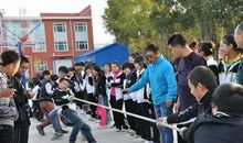 一场精彩拔河比赛