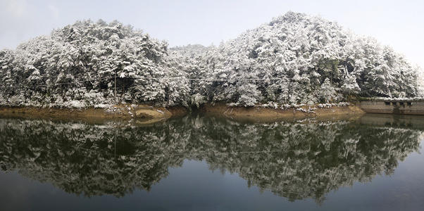 Jin云山上的雪