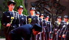 向烈士献花篮观后感