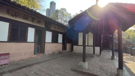 参观新疆学院