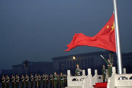 观看国旗升起