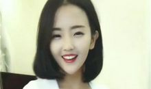 她弯下腰的那一刻