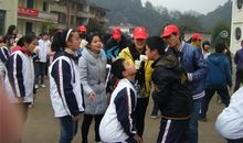 衔纸杯传水游戏