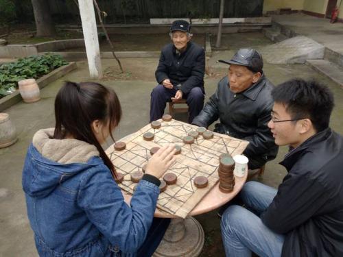 喜欢下棋的同学