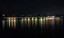 夜晚的百家湖广场