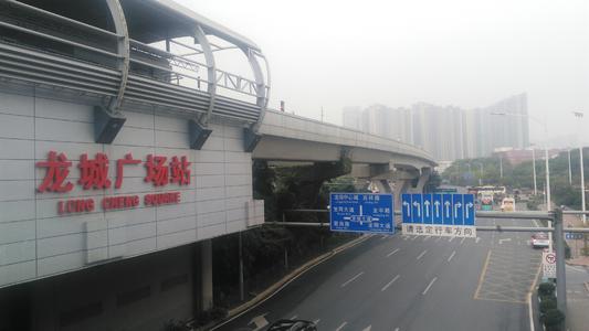 游览龙城广场