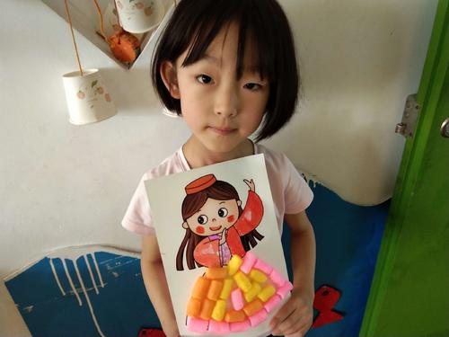 我妈妈和我做工艺品