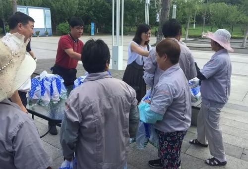 夏季传递凉爽和贴心的温暖