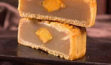 中秋大团圆制作月饼