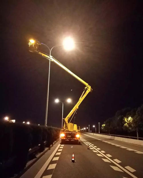 那个月照亮了我回家的路