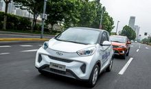 窗台上的小蚂蚁