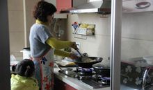 看妈妈做饭