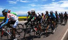 自行车和汽车比赛