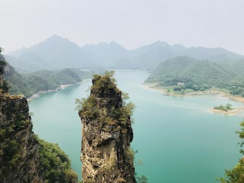 在山川河流中漫步