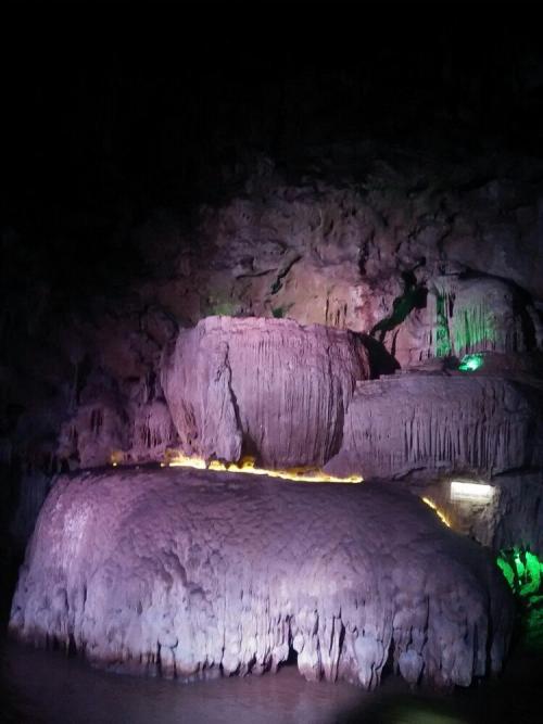 美丽的建水燕子洞
