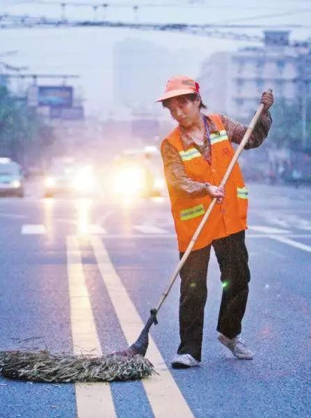 勤劳的环卫工人