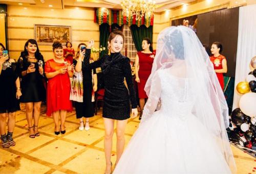 参加姐姐的婚礼