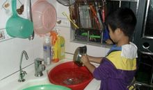 和妈妈一起做家务