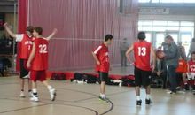 我和同学打篮球