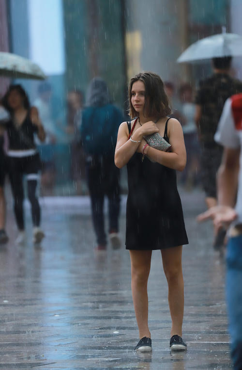 雨女孩寻找母亲