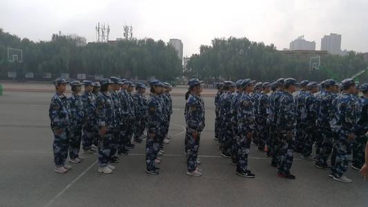 军事训练教我坚持不懈