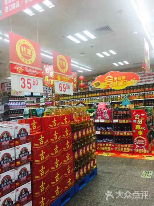 在新华都逛街