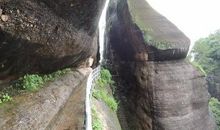 一线天的伤痕_1000字