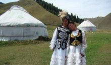 蒙古包里的小女孩