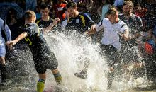 一次激烈的足球赛