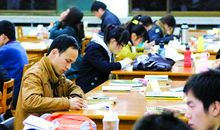 图书馆里的场景