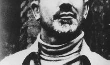 一想到他我就肃然起敬