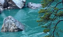 记忆里的那条河