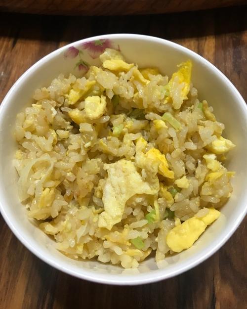 我是第一次做鸡蛋炒饭