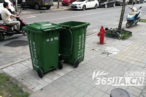 可怜的垃圾桶