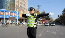 忠于职守的交警