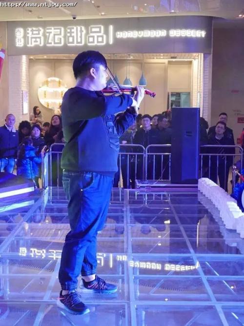 世界上没有常识，只有改变才能使事情发生