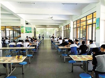 学校食堂