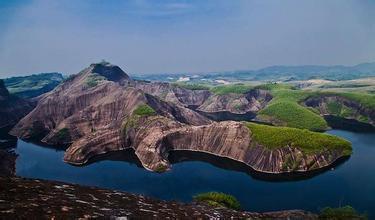 游飞天山