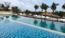 未来的露天游泳池