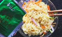 捧起小虾的那一刻