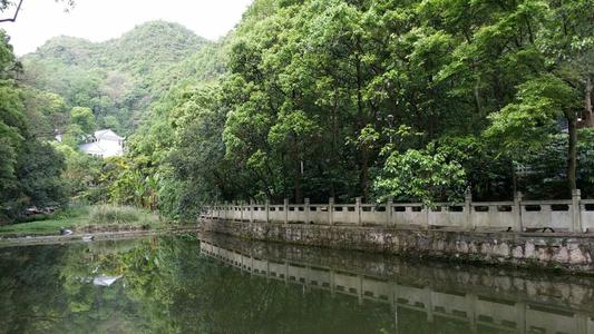 游览乾陵山公园