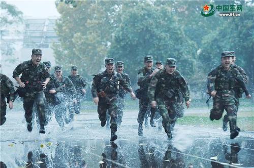 雨中温暖的阳光