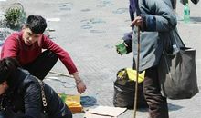 公交车上的乞丐