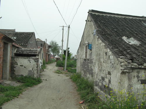 房子后面的河